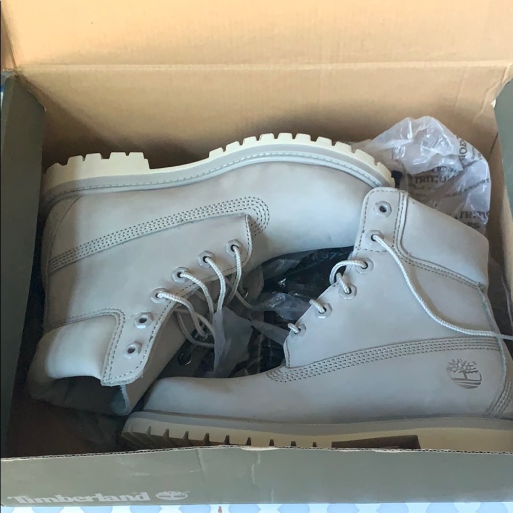 ⭐️Size 6 women’s timberlands ⭐️